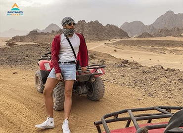 Viaje de safari al atardecer por el desierto en quad
