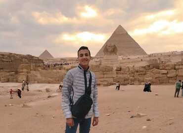 游览吉萨金字塔、埃及博物馆和开罗老城区